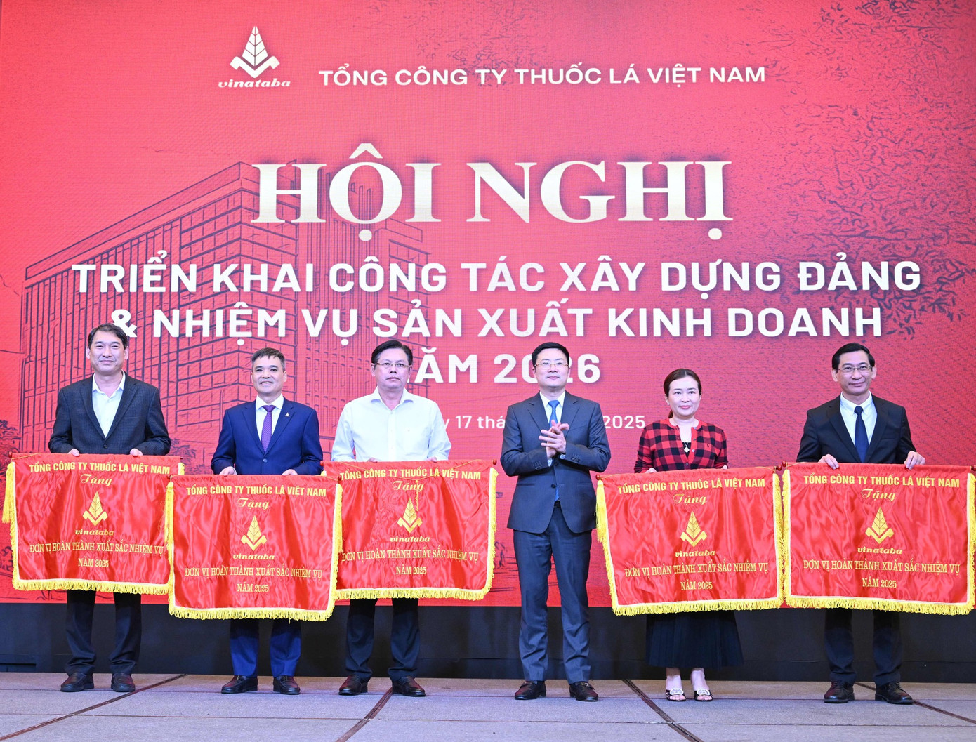 vinataba-kt-don-vi-hoan-thanh-sx-nhiem-vu-2.jpg