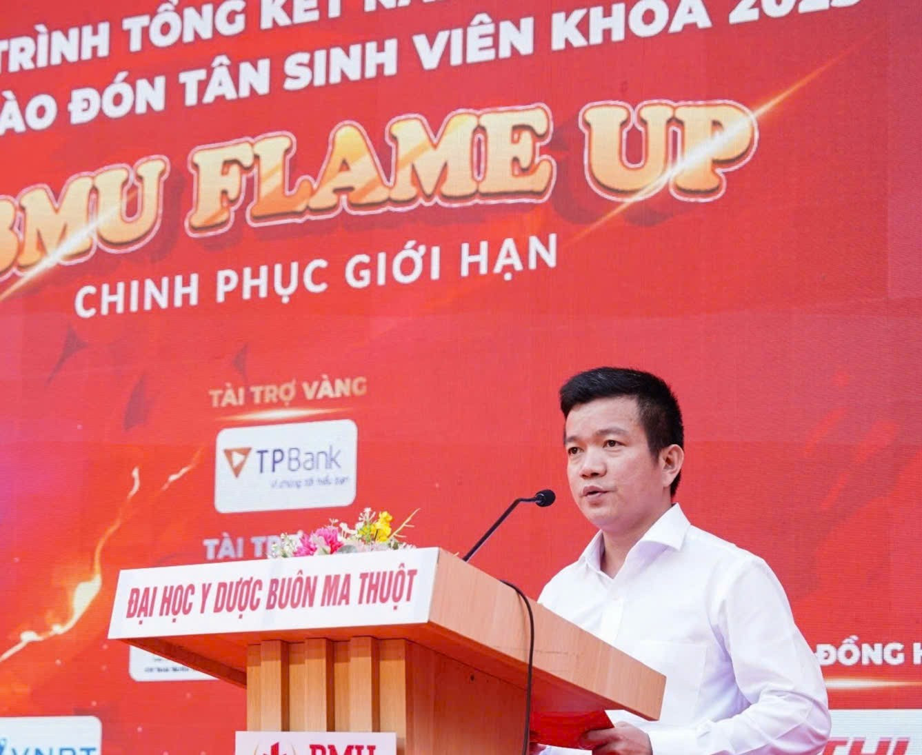 ডাক লাক প্রাদেশিক পার্টি কমিটির প্রচার ও গণসংহতি বিভাগের উপ-প্রধান মিঃ ট্রান দোয়ান তোই অনুষ্ঠানে বক্তব্য রাখেন। anh-2.jpg