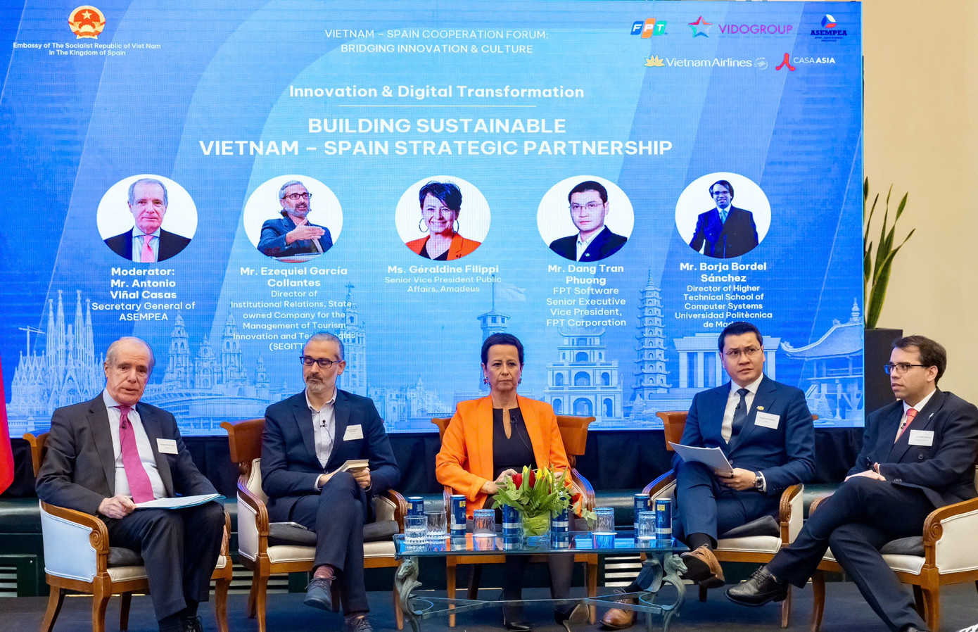 panel-2-innovation-and-digital-transformation.jpg