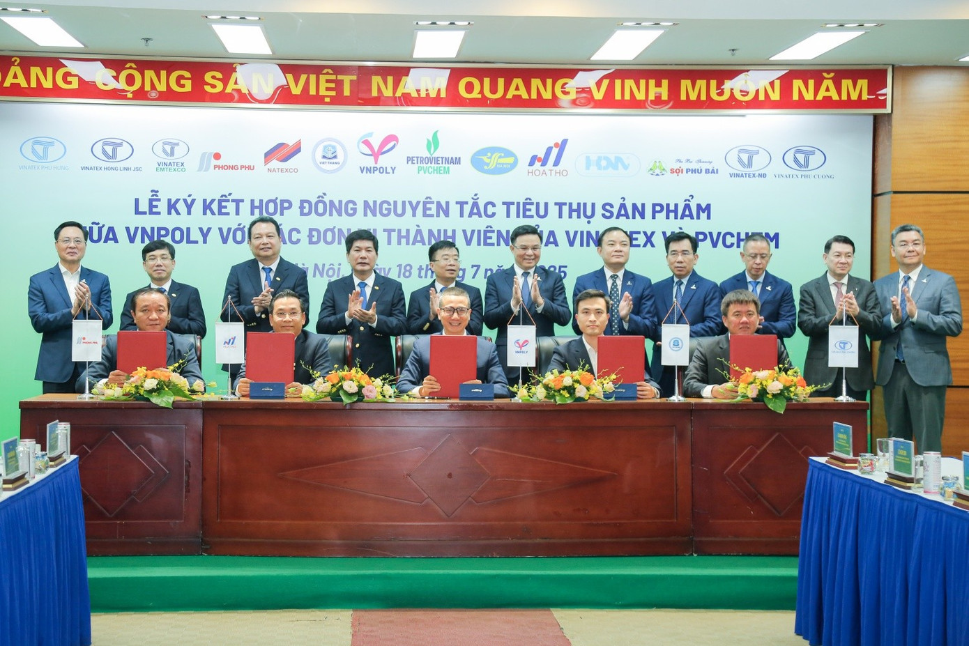 Ký kết hợp đồng nguyên tắc giữa VNPOLY với các đơn vị Dệt may Hòa Thọ, VINATEX Phú Cường, Dệt may Việt Thắng, Dệt may Phong Phú a5.jpg
