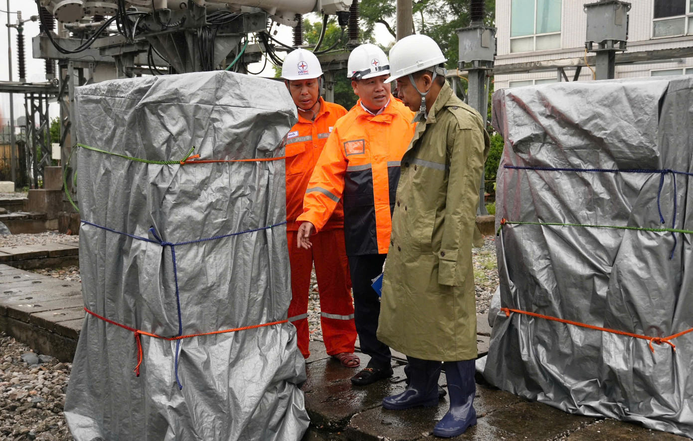 doan-kiem-tra-evn-kiem-tra-cong-tac-chuan-bi-ung-pho-bao-whipha-tai-cac-tram-110kv-tai-hai-phong-2.jpg