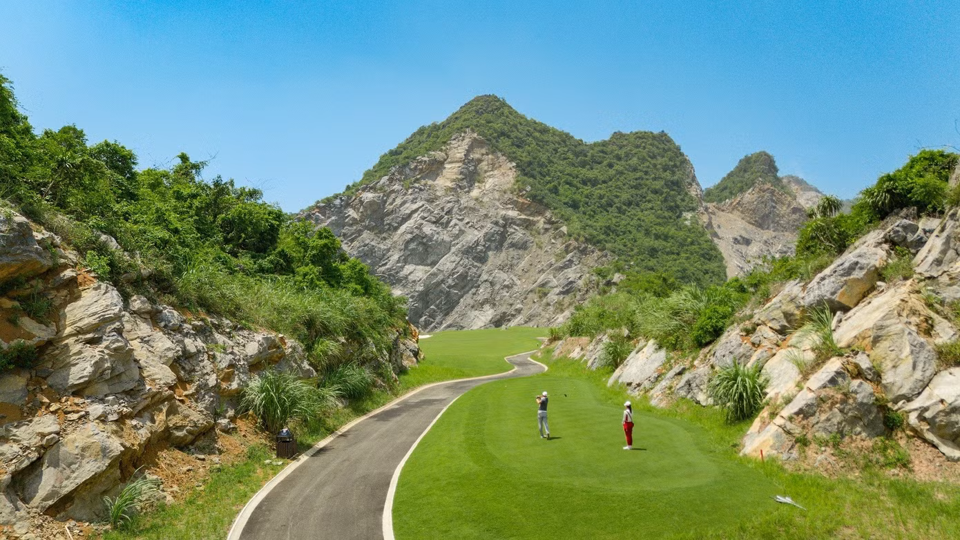 03-canyon-course-ninh-binh.jpg