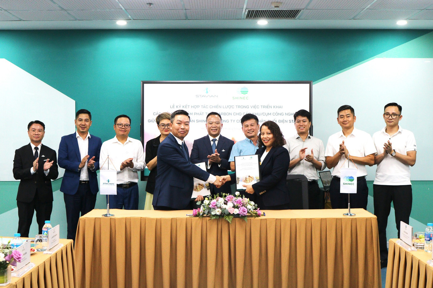 le-ky-ket-hop-tac-chien-luoc-trong-viec-trien-khai-cac-giai-phap-giam-phat-thai-carbon-cho-cac-khucum-cong-nghiep-giua-sed-va-shinec-2.jpg