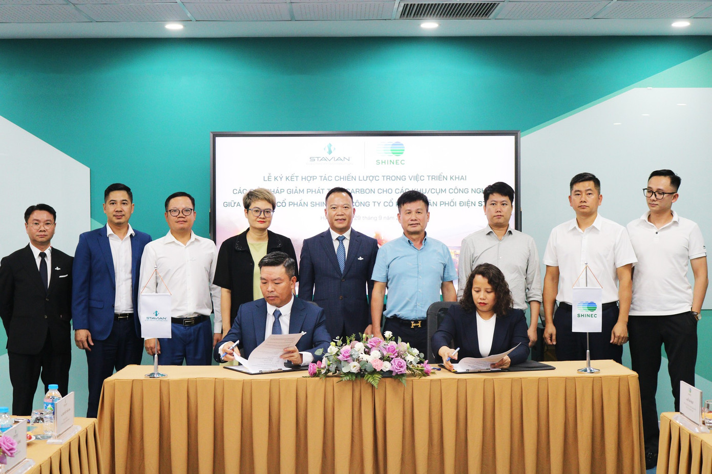 le-ky-ket-hop-tac-chien-luoc-trong-viec-trien-khai-cac-giai-phap-giam-phat-thai-carbon-cho-cac-khucum-cong-nghiep-giua-sed-va-shinec-1.jpg