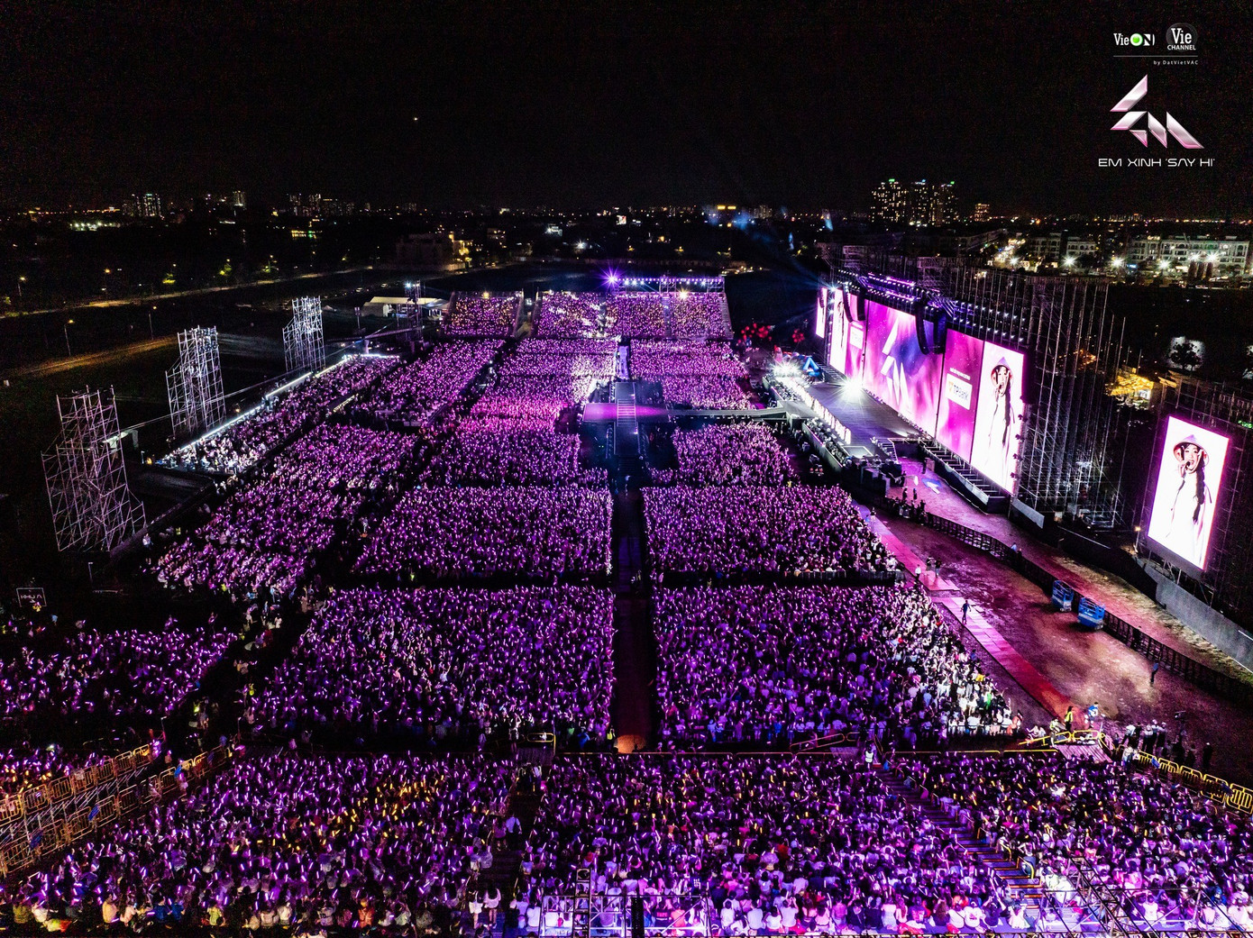Sắc tím thương hiệu TPBank bao trùm tại Concert Em Xinh “Say Hi” tối 13/9, tại TP.HCM. 1-2527.jpg
