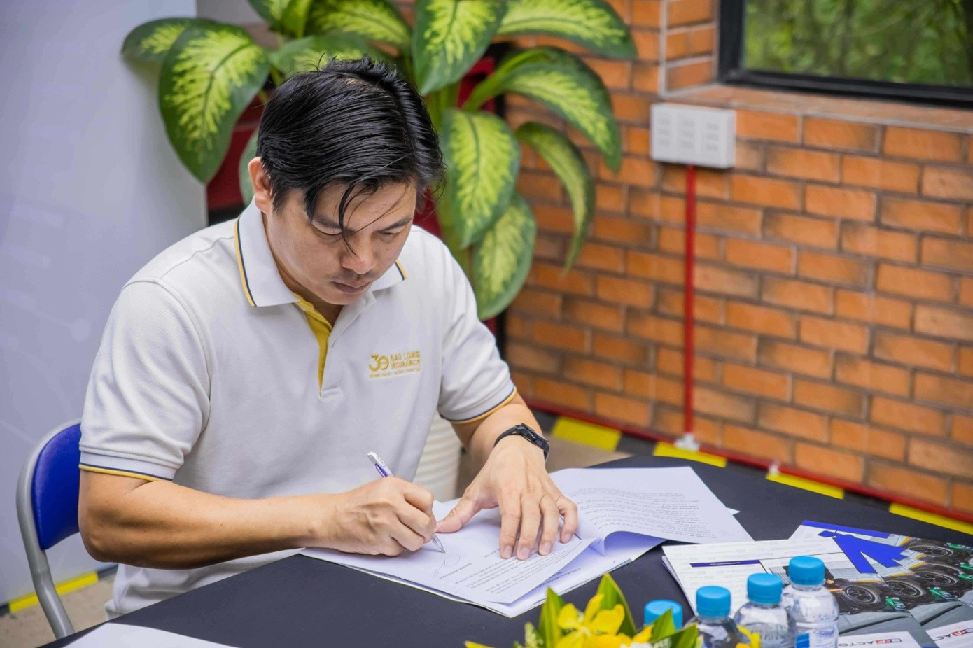 Ông Phạm Hoàng Chinh, Phó Giám đốc Bảo hiểm Bảo Long Đông Sài Gòn tại lễ ký kết. image005-5246.jpg