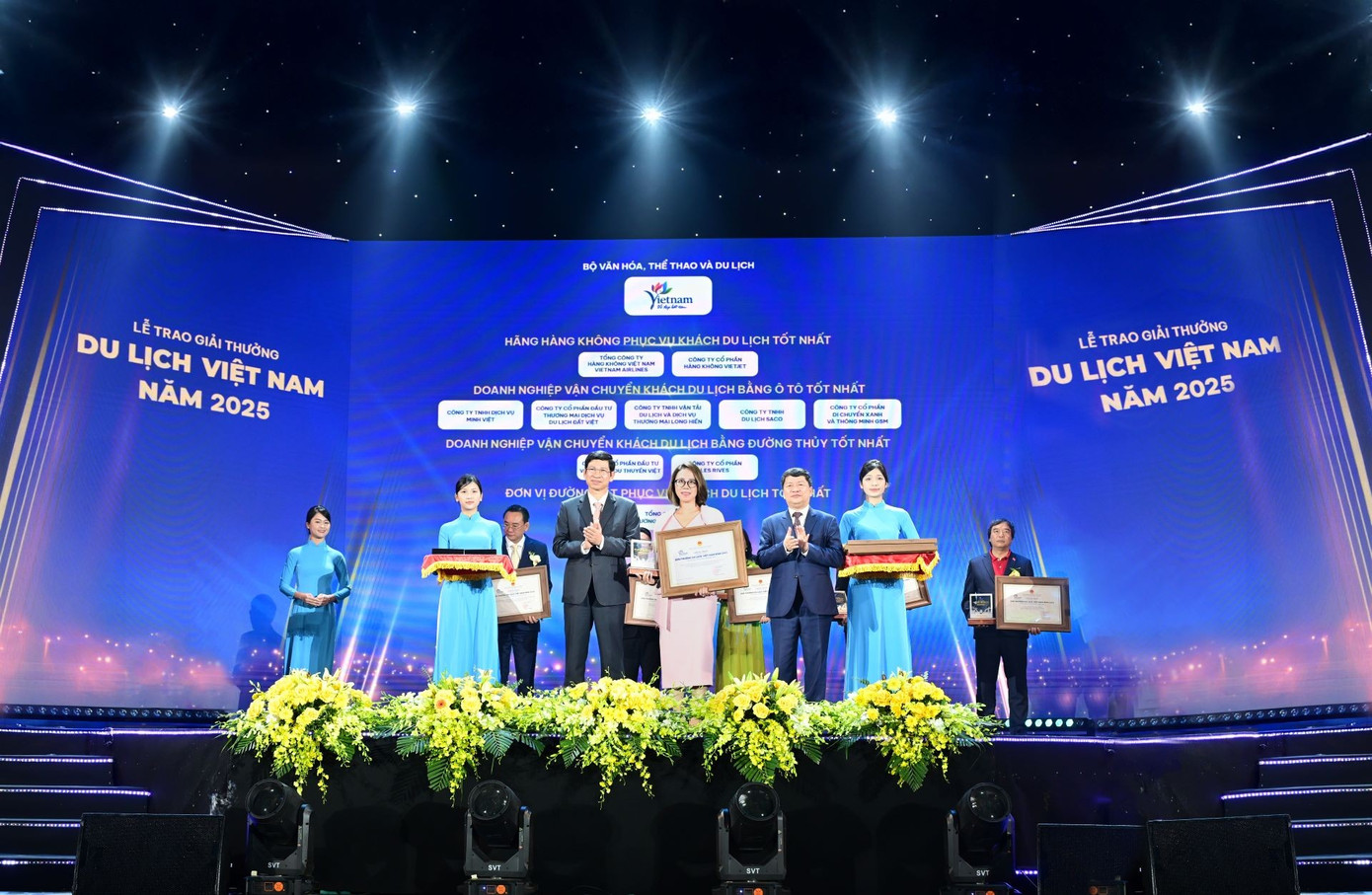 Xanh SM được vinh danh “Doanh nghiệp vận chuyển khách du lịch bằng ô tô tốt nhất”