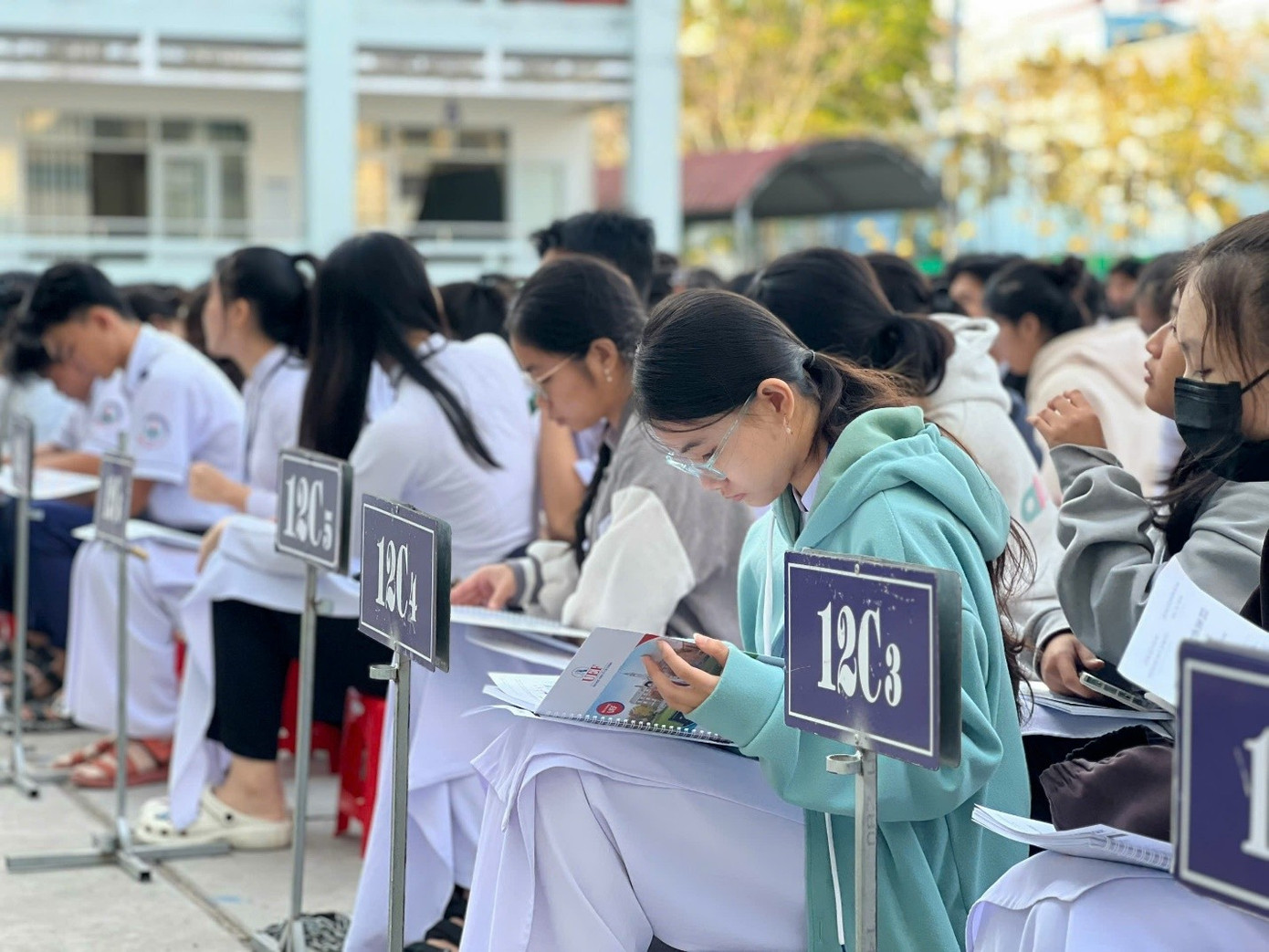 Gen Z ຢູ່ພາກຕາເວັນຕົກສຽງໃຕ້ຂອງຫວຽດນາມ ມີຄວາມສົນໃຈເປັນພິເສດເຖິງບັນດາຂົງເຂດຮ່ຳຮຽນຢູ່ UEF. image001-5469.jpg