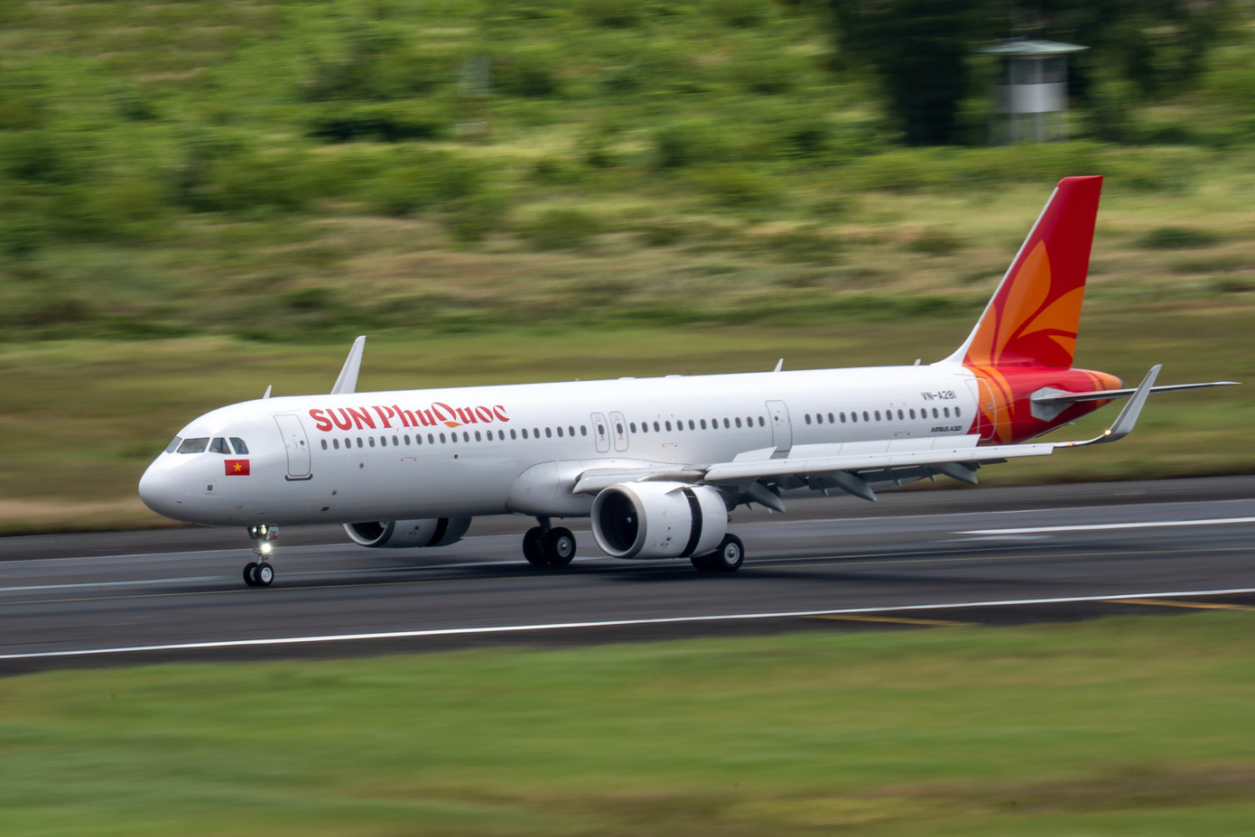 tau-bay-dau-tien-sun-phu-quoc-airways-3.jpg