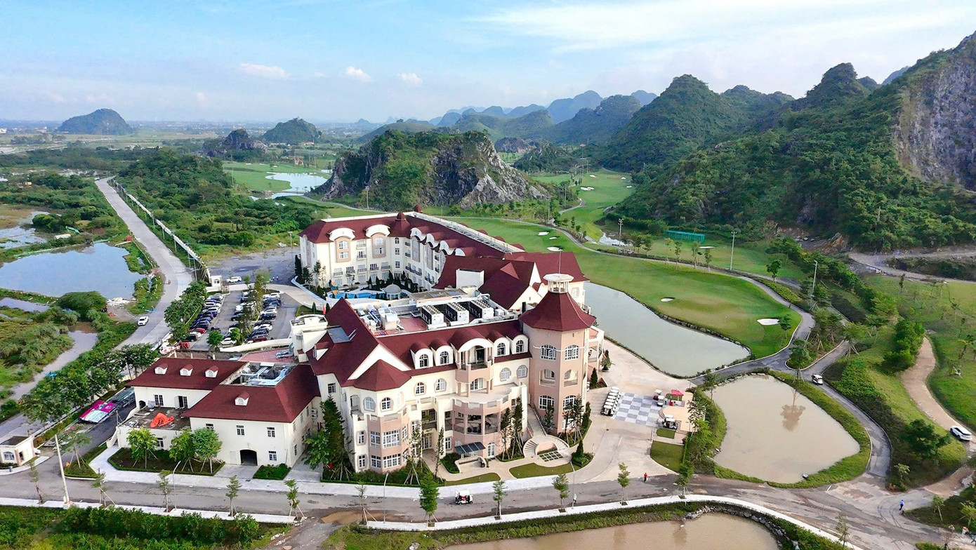 01-khach-san-legend-valley-hotel-so-huu-200-phong-tieu-chuan-quoc-te-va-grand-ballroom-rong-lon-toi-675m2-san-sang-phuc-vu-hoi-nghi-hoi-thao-va-tiec-cho-450-khach.jpg