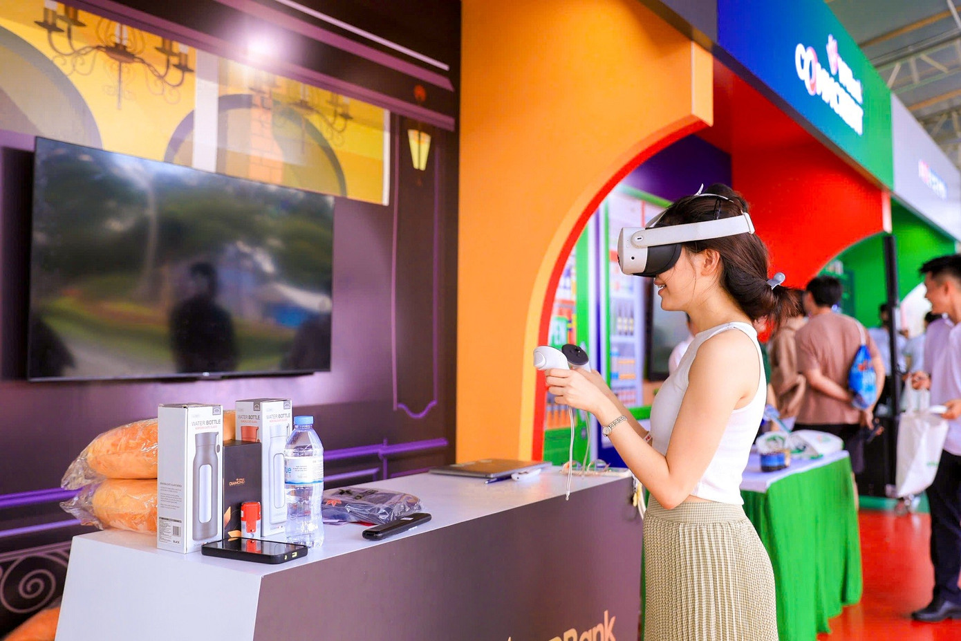 Khu phố thịnh vượng của VPBank với nhiều hoạt động hấp dẫn thu hút hàng nghìn du khách b2-anh-5.jpg