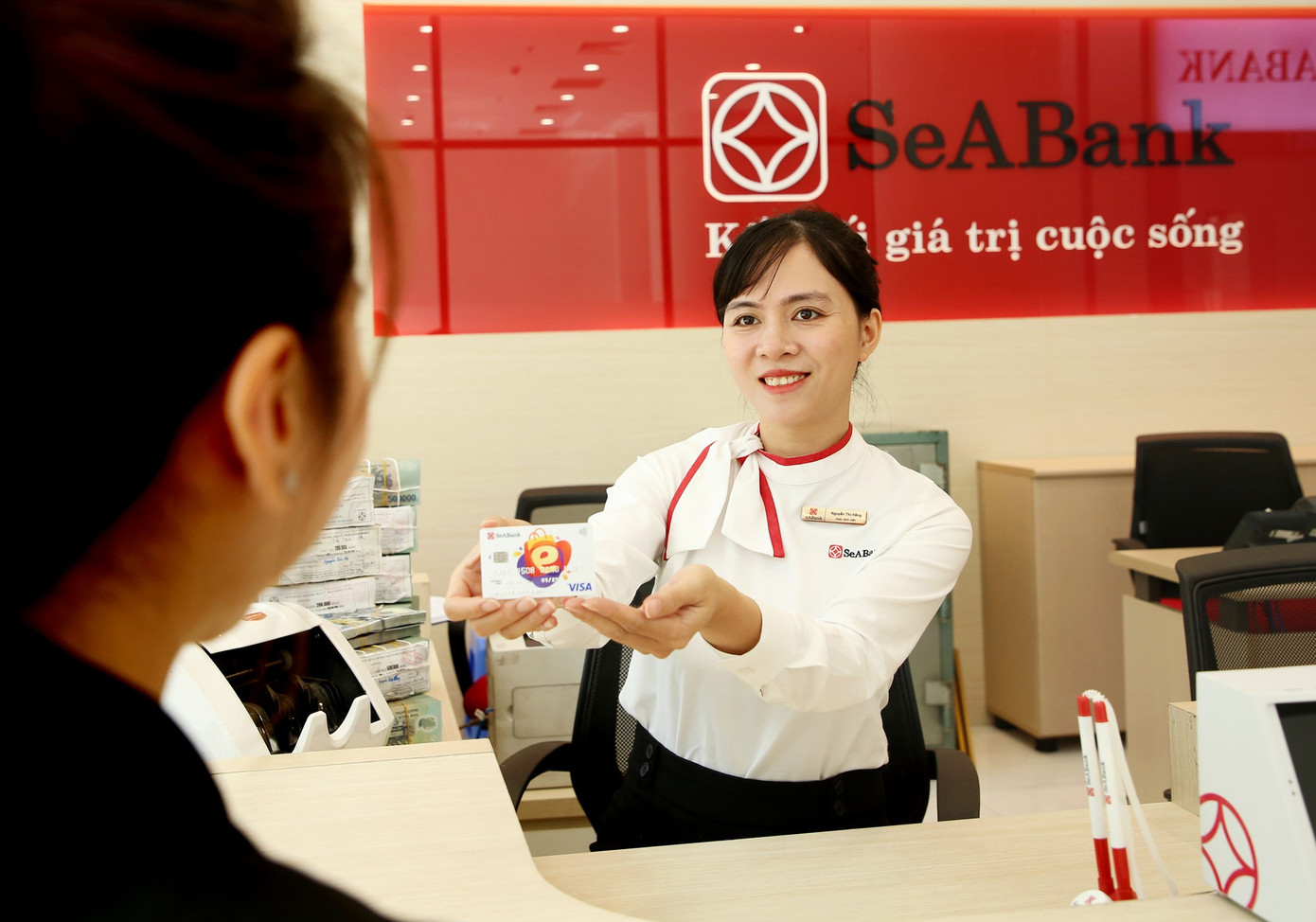 Trước bối cảnh sức mua được dự báo phục hồi tích cực vào dịp cuối năm và Tết Nguyên đán, SeABank triển khai chương trình “Chạm thẻ đầu năm - Trăm deal như ý”.