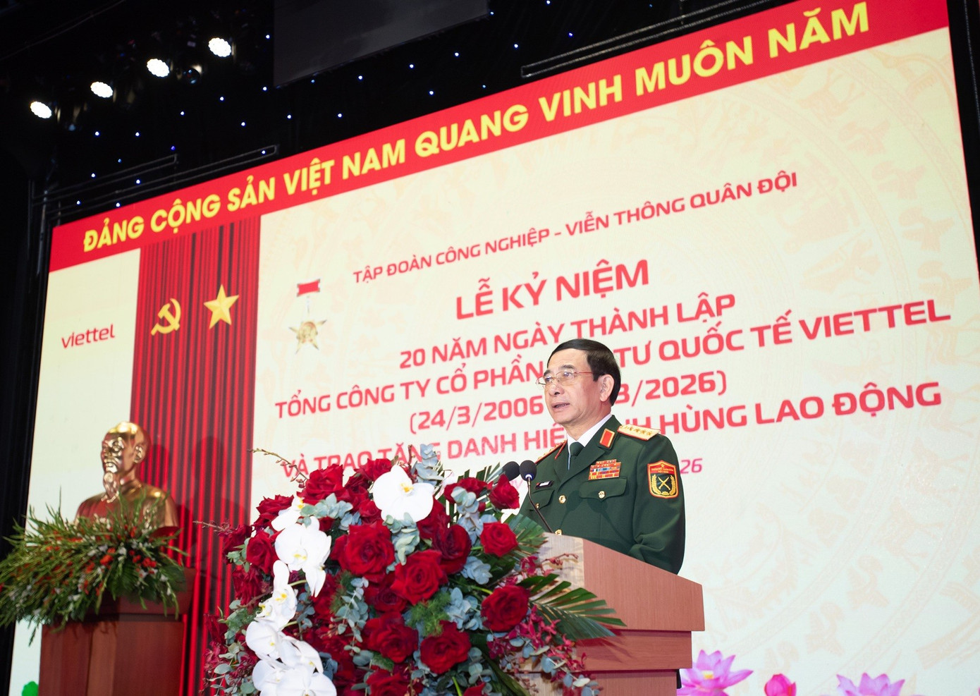 anh-1-dai-tuong-phan-van-giang-bo-truong-bo-quoc-phong-giao-5-nhiem-vu-cho-viettel-global.jpg