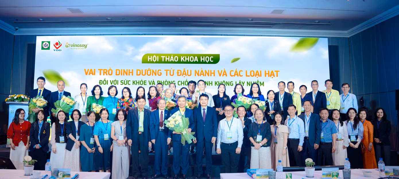 hoi-thao-quy-tu-nhieu-chuyen-gia-dinh-duong-y-te-du-phong-dau-nganh-chia-se-cac-bang-chung-khoa-hoc-ve-dinh-duong-thuc-vat.jpg