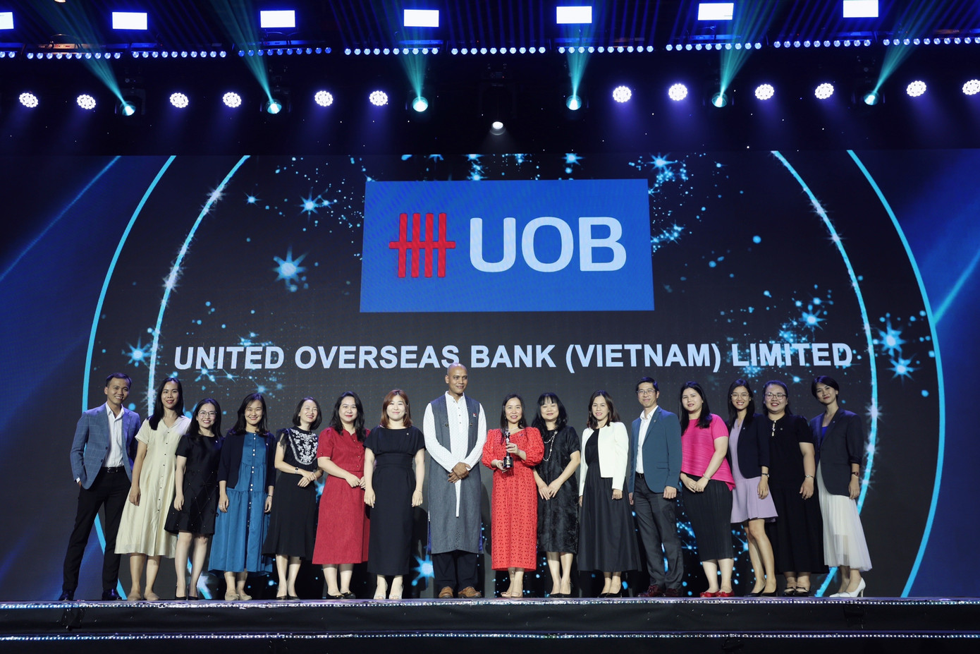 uob-vietnam-hraa-2025-hr-group-photo.jpg