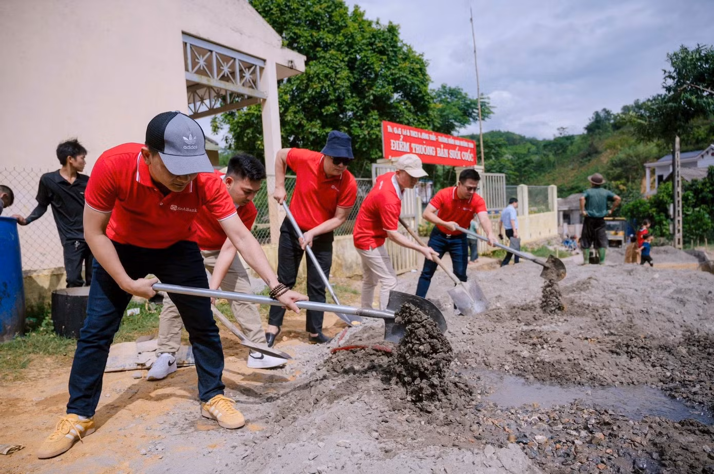 cac-seabanker-thuc-hien-cong-trinh-con-duong-den-truong-tai-diem-truong-sc.png