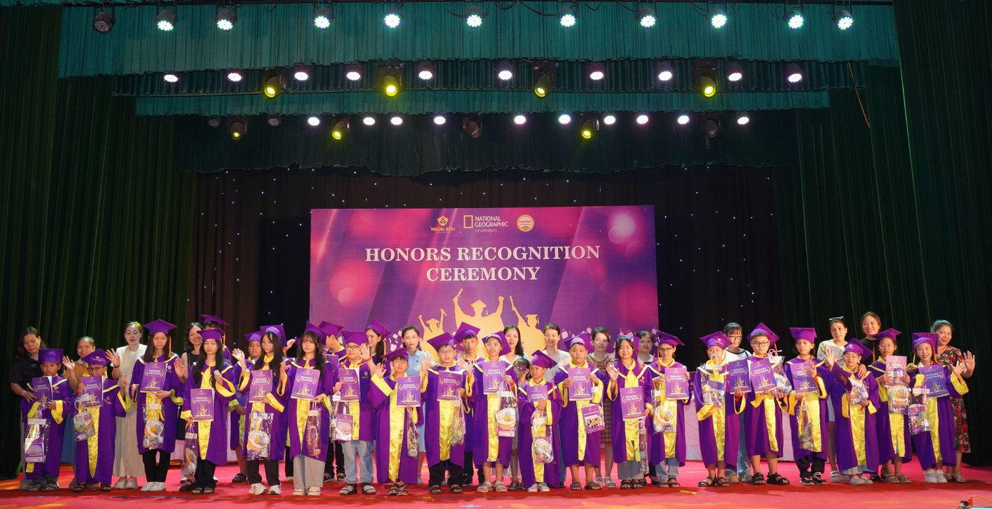 دانشآموزان Regal Edu در مراسم تقدیر از افتخارات سال 2025 میدرخشند و سفر یادگیری خلاقانه و مطمئنی را رقم میزنند. image007-6418.jpg
