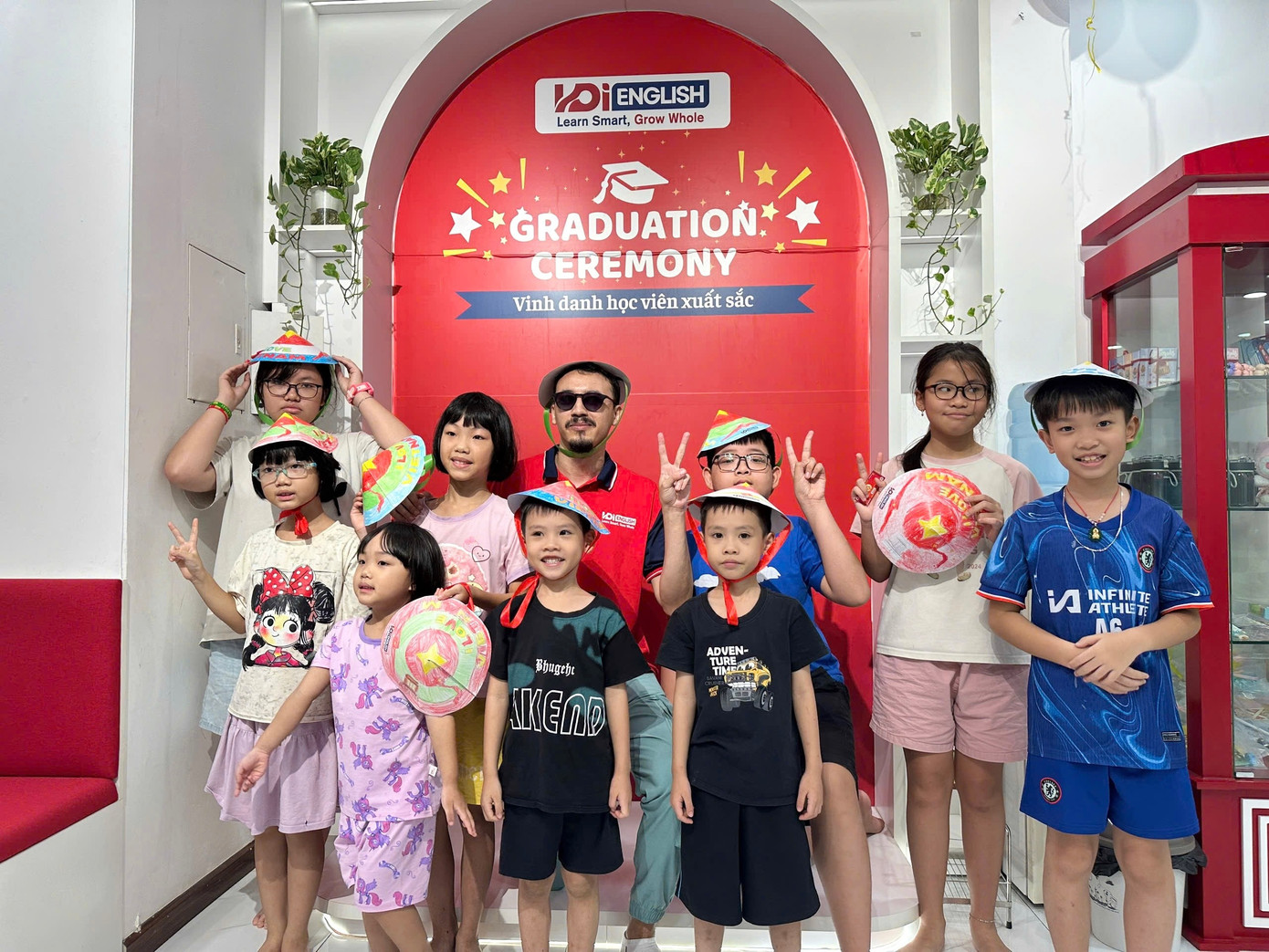 Le personnel enseignant multinational a transformé chaque salle de classe de HDI English en un espace d’échange culturel. anh-giao-luu-van-hoa-giua-giao-vien-va-hoc-sinh-tia-hdi-english.jpg