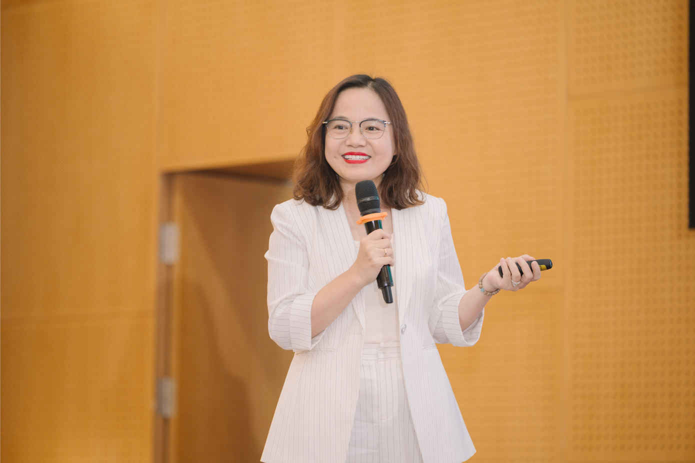PGS.TS Phạm Thị Liên - Giám đốc Đào tạo, Trưởng khoa Kinh doanh & Tài chính, Asia Vietnam chia sẻ tại hội thảo image003.png