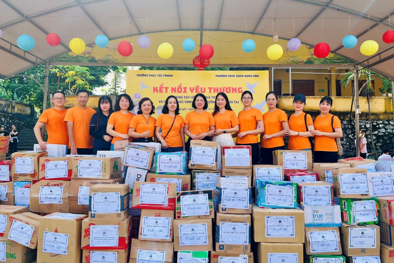Các thầy cô giáo của Trường THCS Dịch Vọng Hậu trong chuyến đi image001-6924.jpg