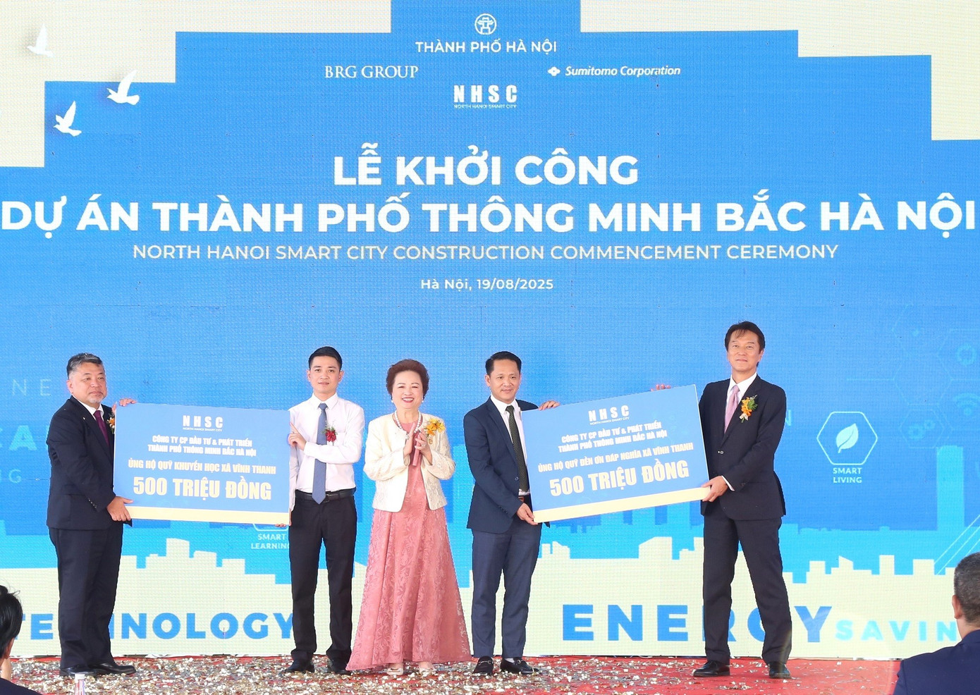 05-cong-ty-co-phan-dau-tu-phat-trien-thanh-pho-thong-minh-bac-ha-noi-trao-1-ty-dong-ung-ho-hoat-dong-an-sinh-xa-hoi-cua-xa-vinh-thanh.jpg