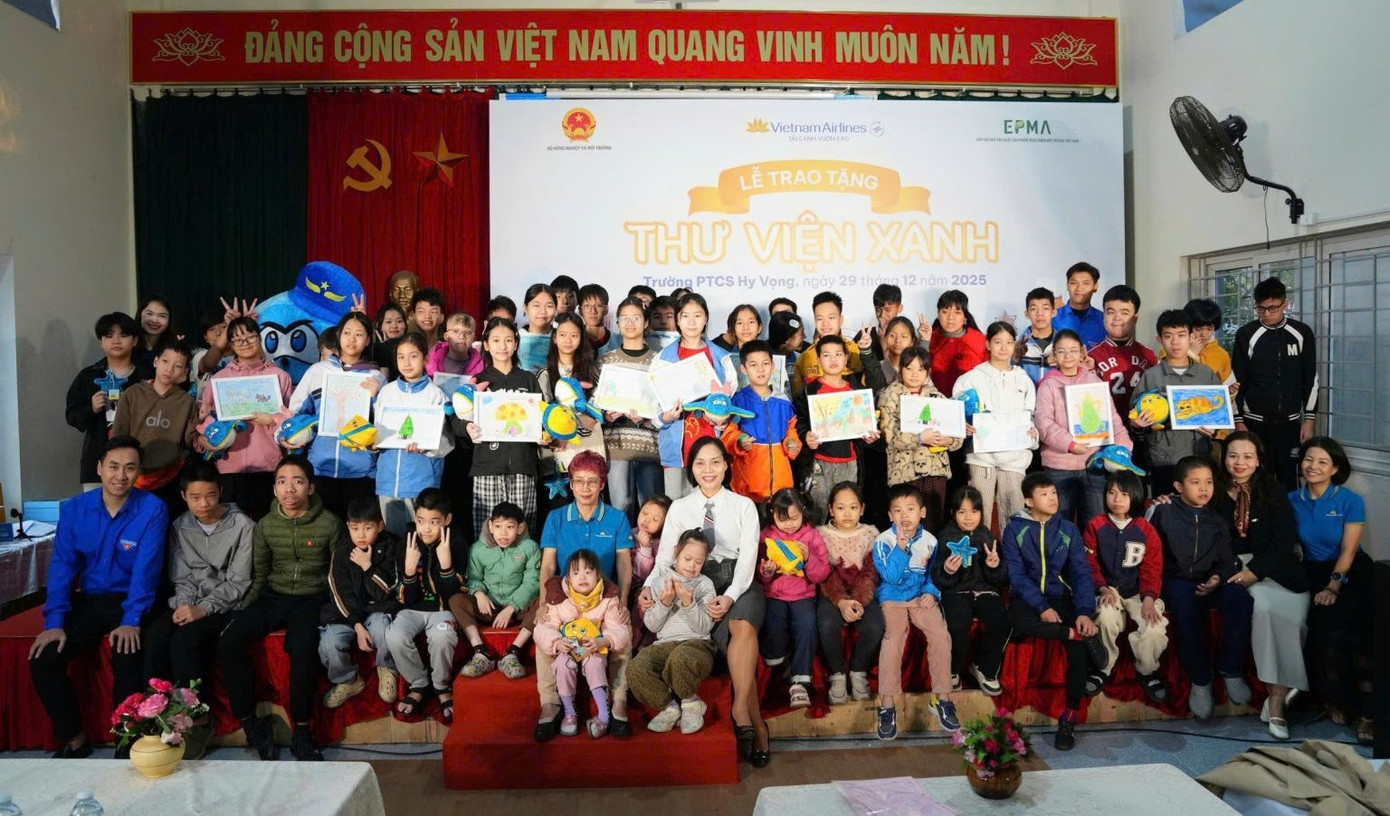 3-trong-khuon-kho-chien-dich-bay-nhe-toi-ha-noi-vietnam-airlines-da-to-chuc-le-trao-tang-thu-vien-xanh-cho-truong-pho-thong-co-so-ptcs-hy-vong-mai-truong-cua-cac-em-nho-khuyet-tat-khiem-thinh-tren-dia-ban-thu.jpg