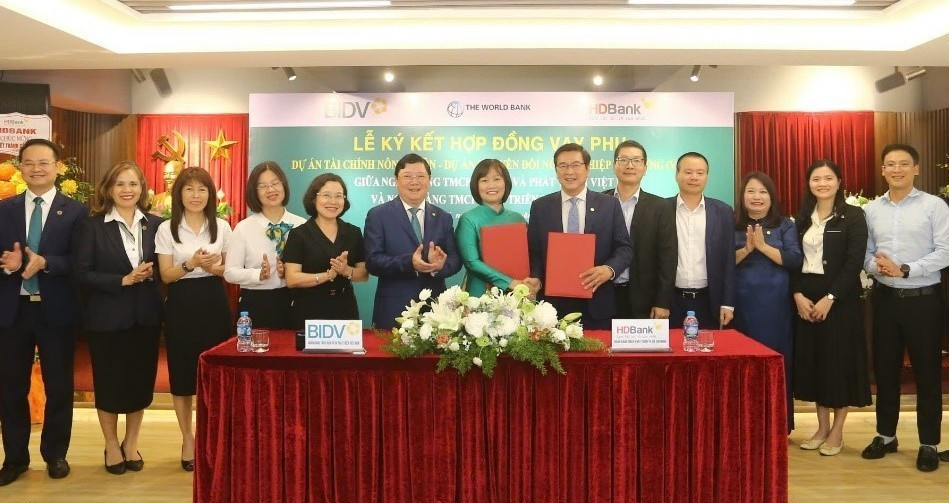 Lãnh đạo BIDV và HDBank ký kết hợp đồng image001-3842.jpg