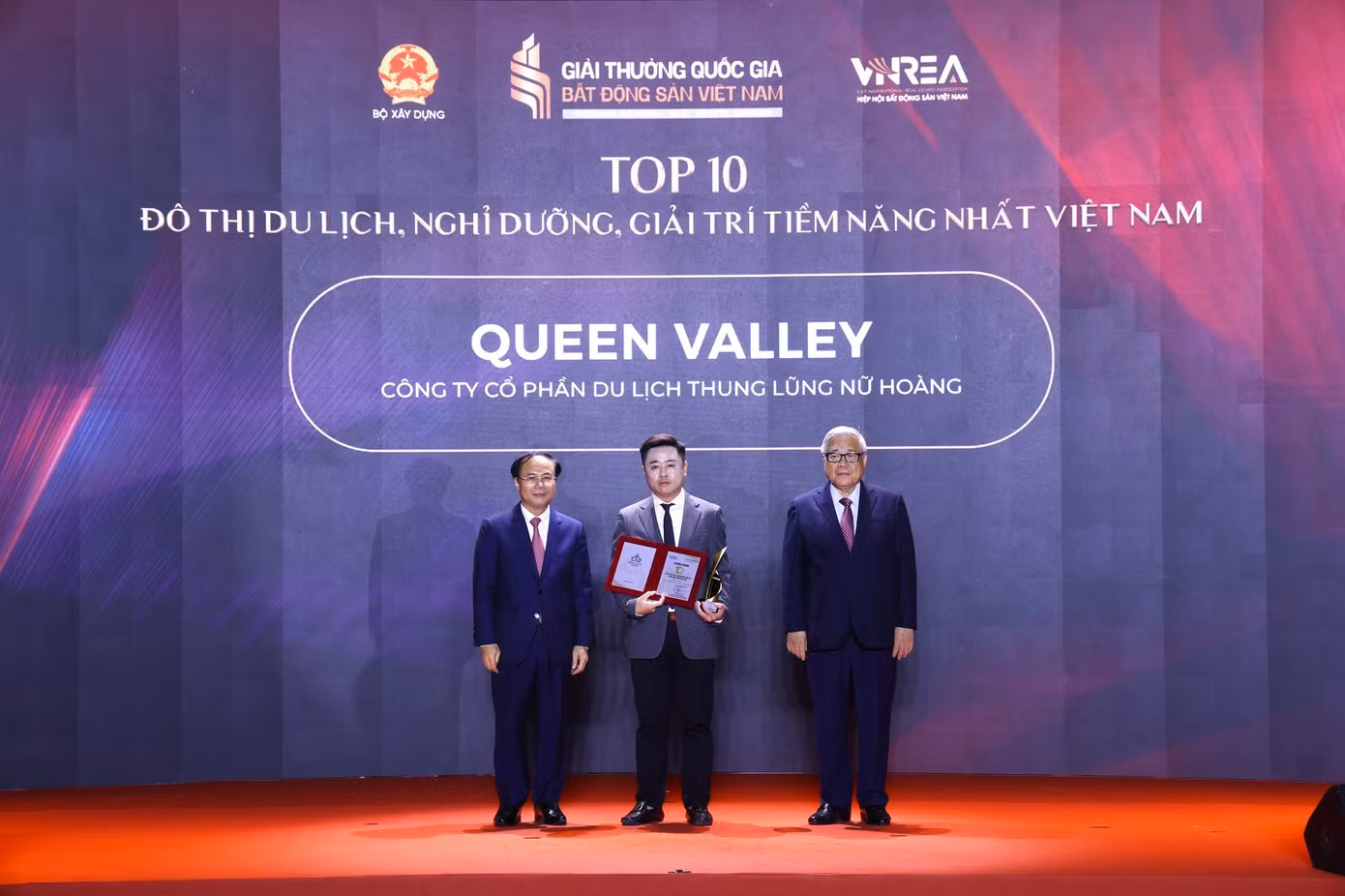 01-queen-valley.jpg