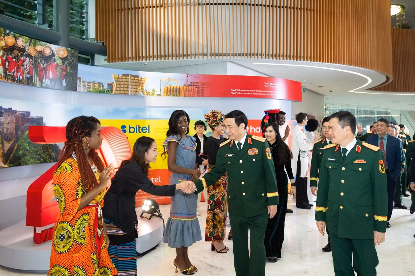 anh-4-hon-10000-can-bo-nhan-vien-viettel-global-giup-viettel-luon-vung-vang-trong-hanh-trinh-kinh-doanh-toan-cau.jpg