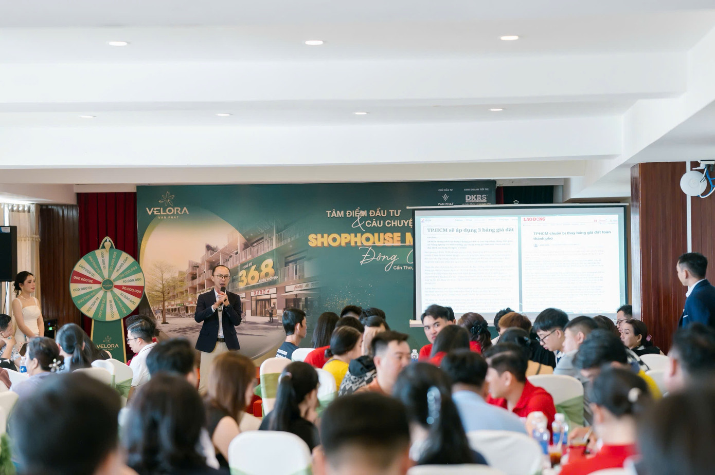 khach-hang-tham-quan-du-an-van-phat-velora-2.jpg