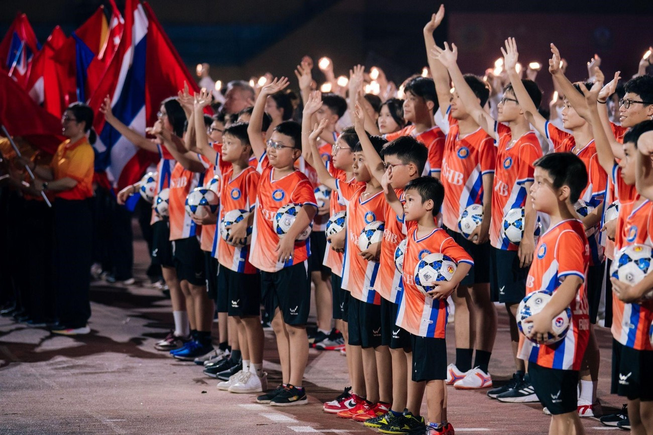 Các em nhỏ trong chương trình đào tạo bóng đá SHB FC Academy tại lễ khai mạc anh-4.png
