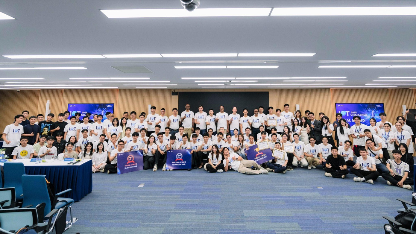 Không khí sôi động vòng Chung Kết IOT Challenge diễn ra tại Hà Nội. image003-3045.jpg