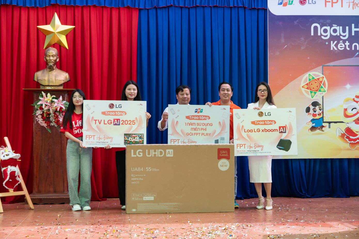 FPT และ LG มอบของขวัญให้โรงเรียน (ภาพ: FPT) anh-01.jpg