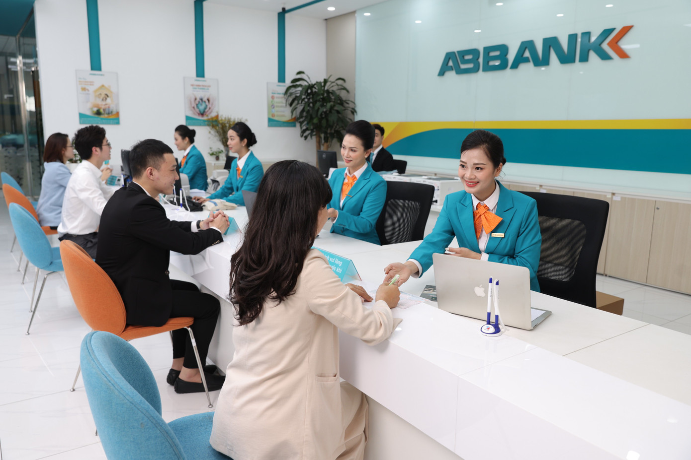 tinh-den-het-3092025-abbank-dat-hon-2300-ty-dong-lntt-tang-8-lan-so-voi-cung-ky-dat-128-ke-hoach-nam.jpg