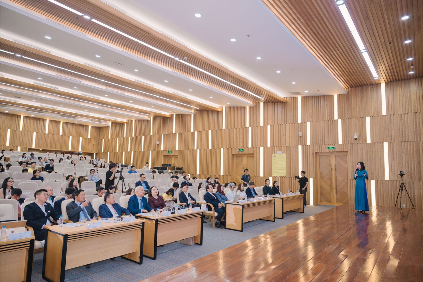 Toàn cảnh hội thảo "Fintech 2025" với sự tham gia của nhiều chuyên gia và doanh nghiệp hàng đầu toan-canh-hoi-thao-fintech-asia-university-vietnam.jpg