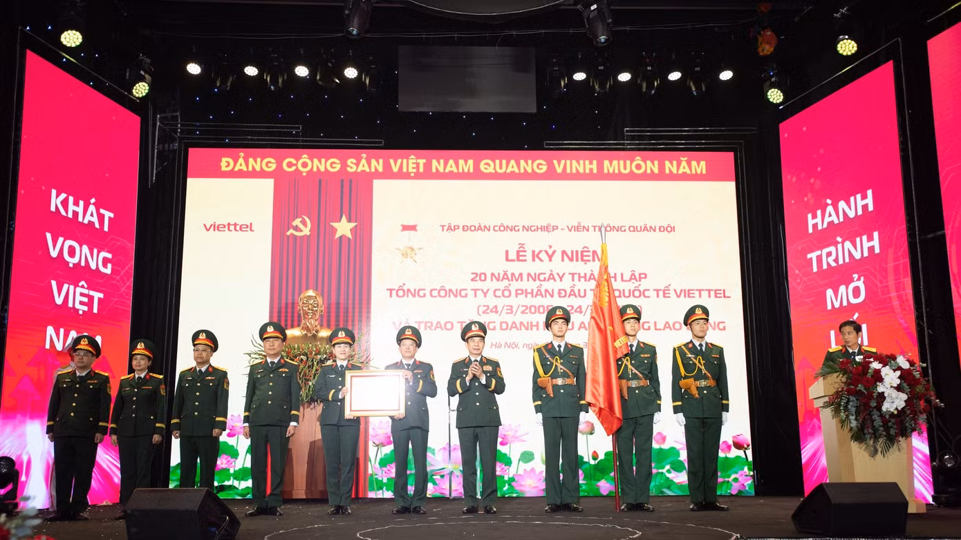anh-2-viettel-global-nhan-danh-hieu-anh-hung-lao-dong-tu-dai-tuong-phan-van-giang.jpg