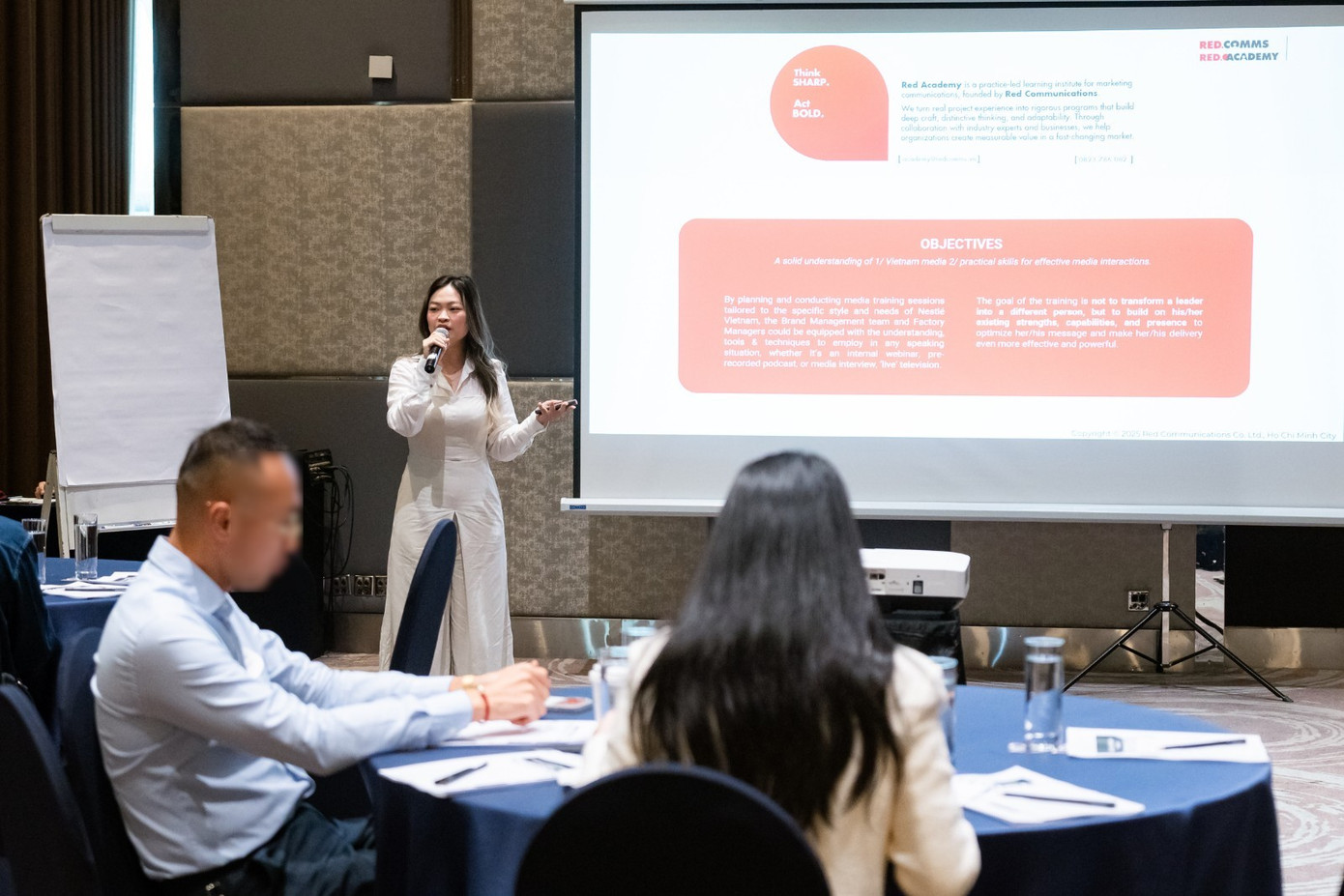 giang-vien-cua-red-chia-se-ve-truyen-thong-tiep-thi.jpg