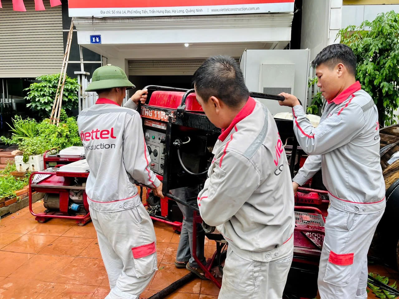 doi-ngu-ky-thuat-viettel-chuan-bi-thiet-bi-vat-tu-ung-cuu-bao-so-9-3.jpg