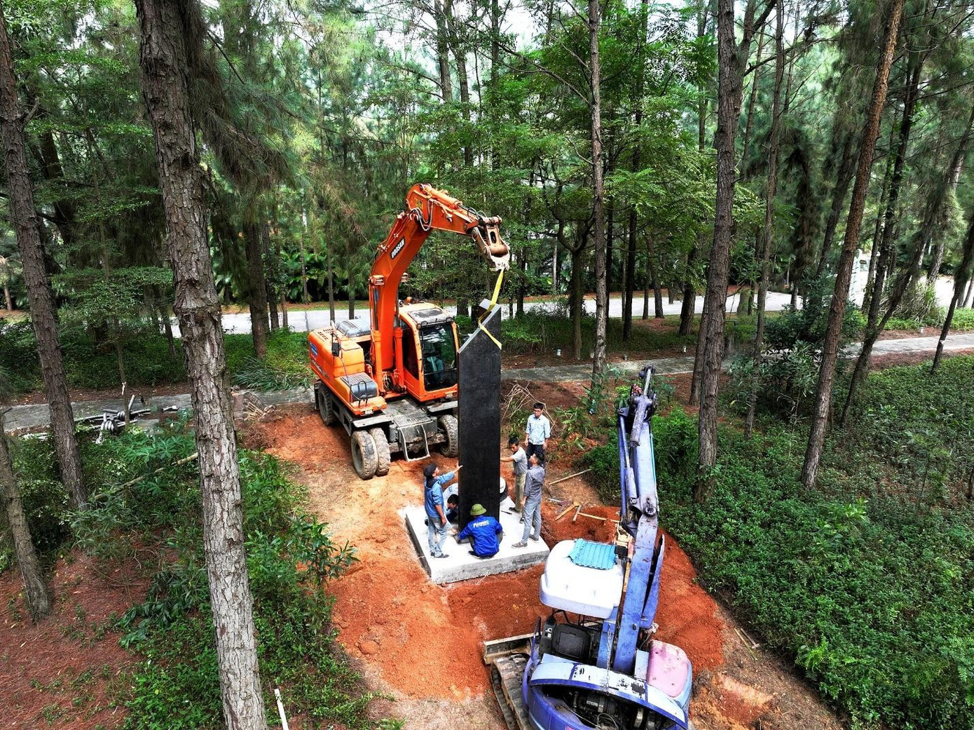 Tác phẩm được dàn dựng tại Flamingo Đại Lải Resort. Ảnh: FCAM image005-5702.jpg