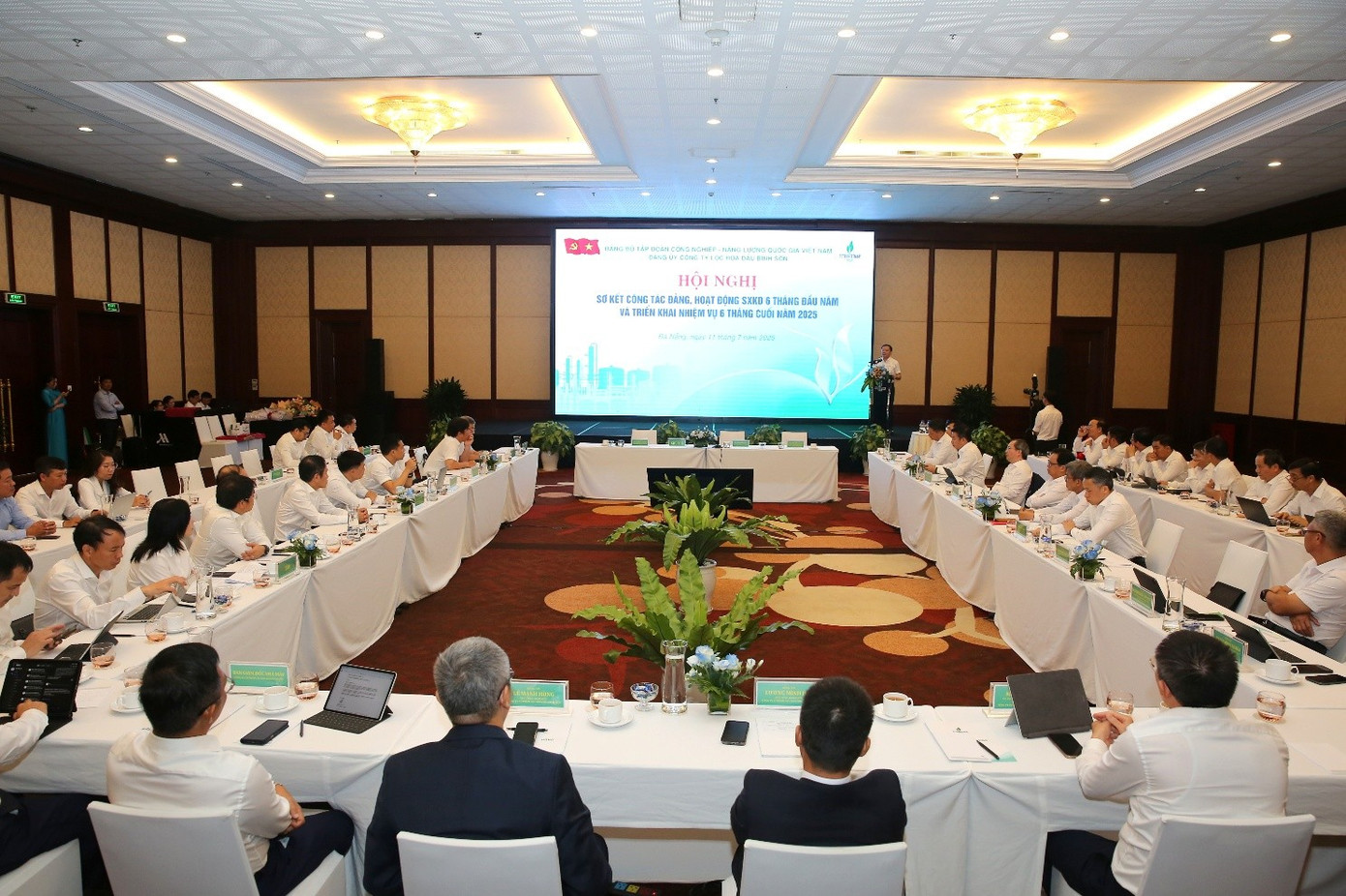 Tại Hội nghị sơ kết hoạt động SXKD 6 tháng đầu năm 2025, Petrovietnam và BSR đã thảo luận các nội dung liên quan đến Nhà máy Nhiên liệu sinh học Dung Quất image001.jpg