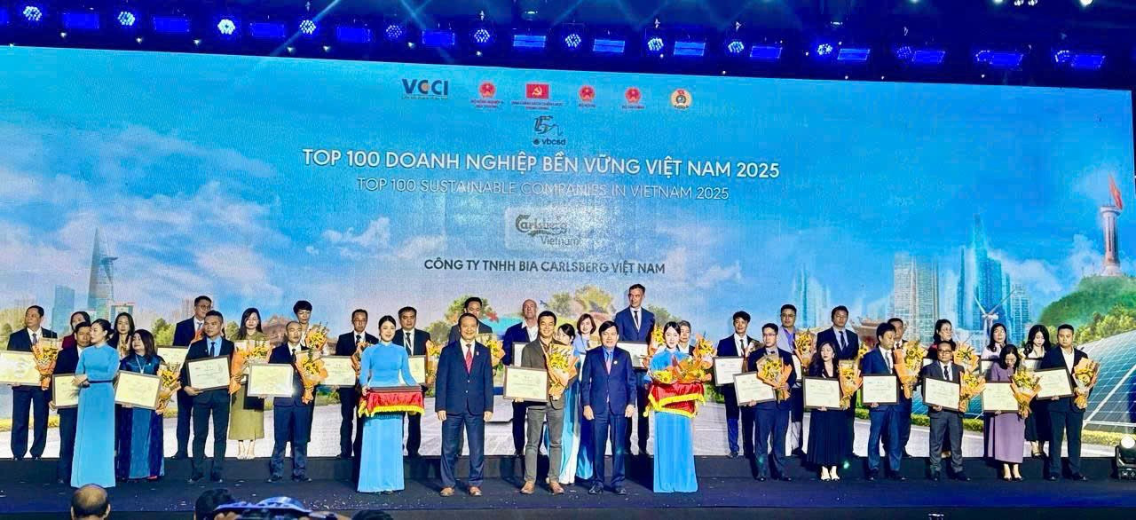 anh-carlsberg-viet-nam-duoc-vinh-danh-trong-top-100-doanh-nghiep-ben-vung-nhat-viet-nam-1.jpg