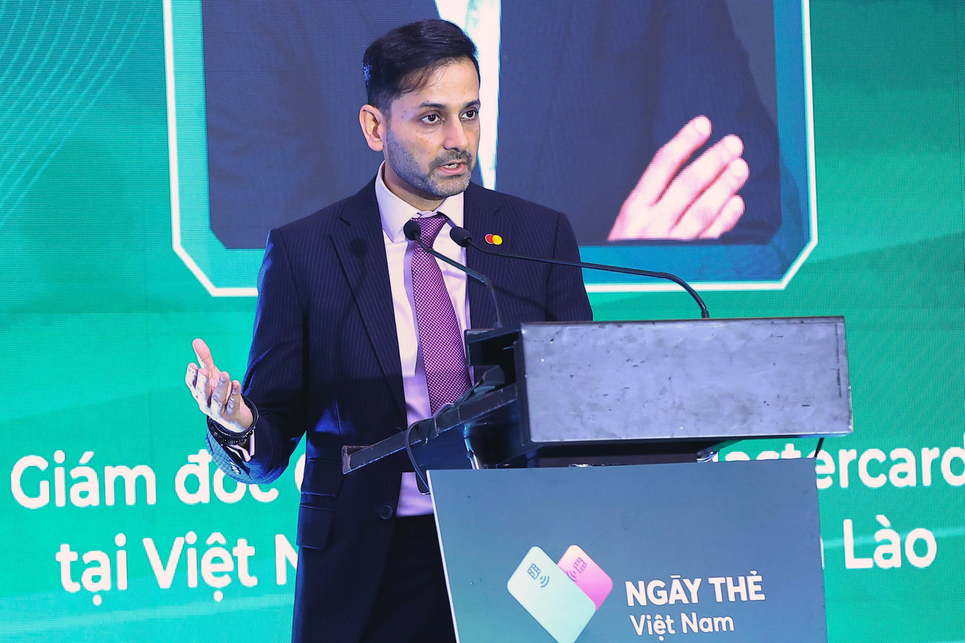 ong-sharad-jain-giam-doc-quoc-gia-mastercard-tai-viet-nam-campuchia-va-lao-trinh-bay-tham-luan-tai-hoi-thao-2.jpg