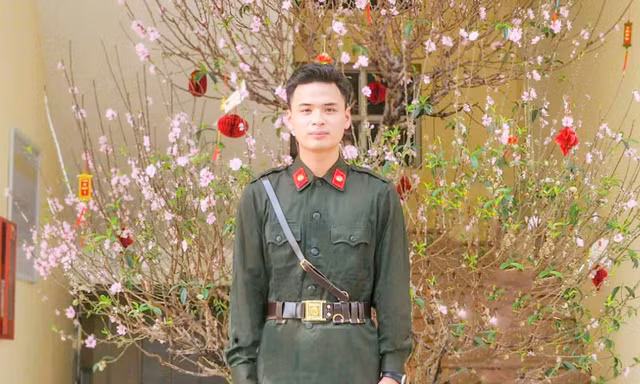 Dù đỗ công chức, Dương Trung Hiếu vẫn tình nguyện đi nghĩa vụ Công an.