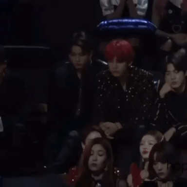 Jungkook không giấu nổi đau đớn