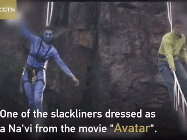 Thót tim với cuộc thi “đi bộ trên bầu trời” ở độ cao gần 1100m