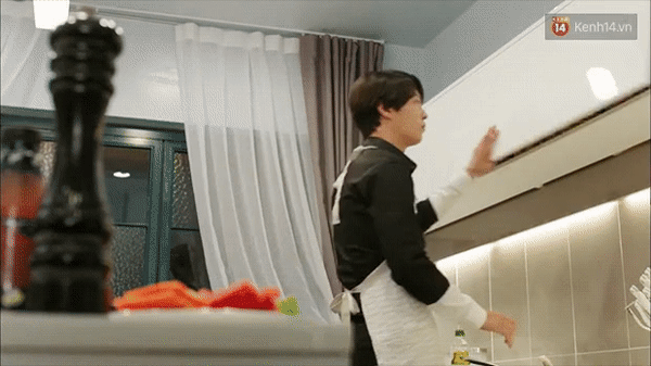 Quảng cáo đồ ăn lộ liễu trong phim Yongpal