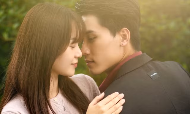 Cặp đôi Việt gây sốt