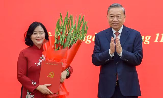 CLIP: Bà Bùi Thị Minh Hoài giữ chức Bí thư Đảng ủy Mặt trận Tổ quốc, các đoàn thể Trung ương