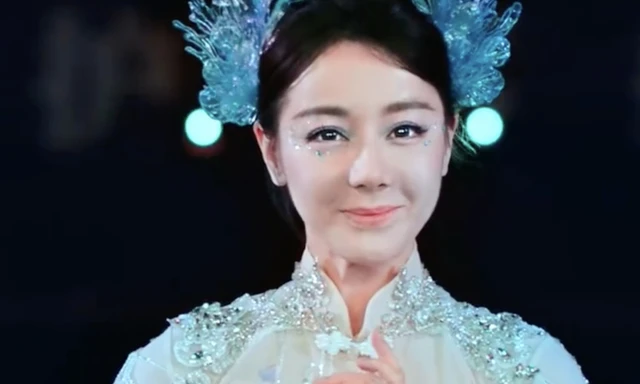 260 triệu người chê Địch Lệ Nhiệt Ba trang điểm xấu