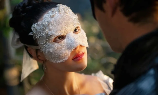 Phim 18+ về giới quý tộc gây sốt